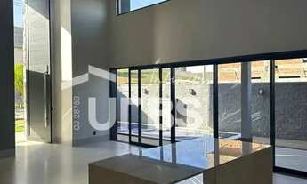 Imagem 2: Casa térrea com 240m2 (terreno de 440m2), 4 suítes, no Jardins Nápoles em Senador Canedo