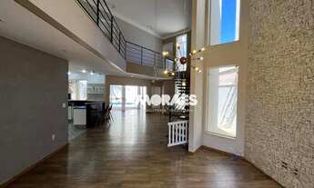 Imagem 2: Casa em Condomínio Fechado com 3 suítes, piscina aquecida, 4 vagas, à venda, 360m² por R