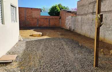 Imagem: Terreno com uma kitnet