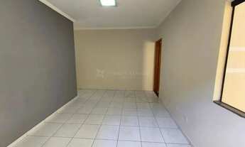 Imagem 7: Disponível para locação em Paiçandu, esta excelente casa oferece conforto e praticidade pa