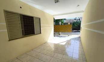 Imagem 3: Disponível para locação em Paiçandu, esta excelente casa oferece conforto e praticidade pa