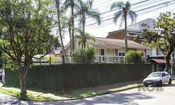 Imagem 3: Casa a venda no bairro Guarujá com 4 dormitórios, piscina e salão de festas