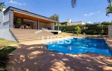 Imagem 2: Sobrado à venda no condomínio Aldeia do Vale