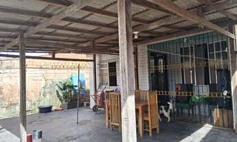 Imagem 4: Casa na rua de frente a feira