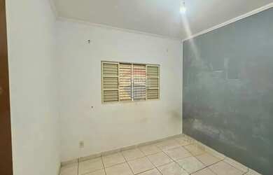 Imagem 7: Casa à Venda no Jardim Tropical em Lins/SP com Duas Casas no Terreno