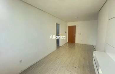 Imagem 4: Apartamento para aluguel SEMI MOBILIADO com 1 dormitório, andar alto no Bairro Centro em C