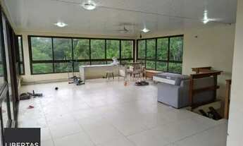 Imagem 5: Casa em Porto Alegre, no bairro Vila Nova, com 4 dormitório(s), e 4 banheiros, à