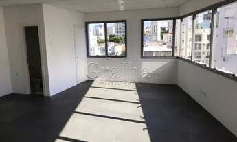 Imagem 2: Sala comercial com 51,48mq privativos, vaga de garagem e elevador no Bairro Flo