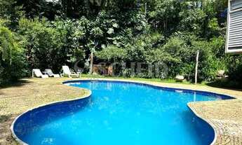 Imagem 5: Casa com arquitetura contemporânea rodeada de natureza