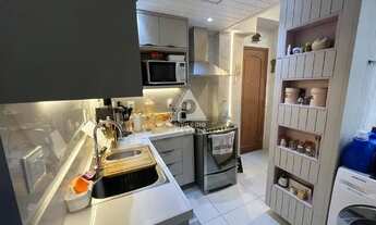 Imagem 4: Impecável apartamento com refinada reforma na quadra da praia