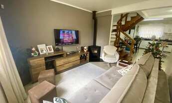 Imagem 4: Sobrado duplex com 3 dormitórios, cozinha, sala de estar, banheiro social, lavabo, área de