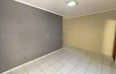 Imagem 4: Disponível para locação em Paiçandu, esta excelente casa oferece conforto e praticidade pa