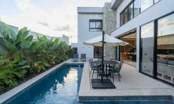 Imagem 3: Casa Sobrado para venda possui 400 metros quadrados com 4 mais escritório Condomínio Cyrel