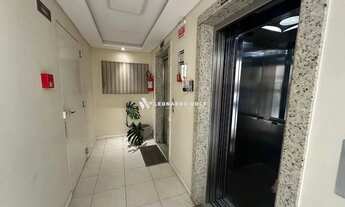 Imagem 5: Apartamento de 2 quartos, sendo uma suite, elevador, garagem coberta e sacada com churrasq