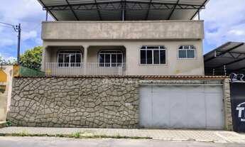 Imagem: Casa com 4 quartos e 6 vagas de garagem