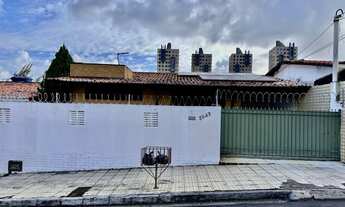 Imagem 2: Casa à Venda, 3 quartos sendo 1 suíte no bairro de Candelária, próxima ao Bairro Latino, N
