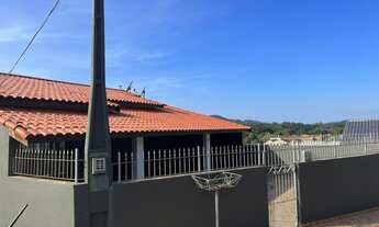 Imagem 3: NO CENTRO / PORTEIRA FECHADA