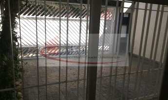 Imagem 4: Casa, de frente para praça das corujas. Casas cercadas por um imenso bosque com arvores d