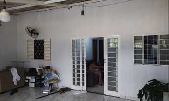 Imagem: Casa Frente a Faculdade, 03 Quartos