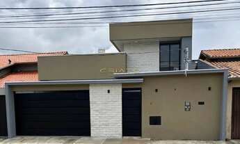 Imagem: Casa com 3 Quartos e 3 banheiros à Venda