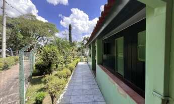 Imagem 5: Casa com amplo pátio e muito área verde