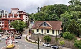 Imagem 2: Apartamento à venda na frente da Rua Torta em Gramado RS