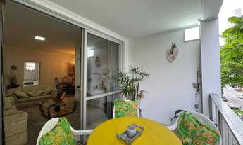 Imagem 3: Apartamento com varanda a uma quadra da Praia das Pitangueiras, Guaruja