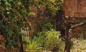 Imagem 5: VENDO CASA ANTIGA EM BAIRRO NOBRE. Casa de 100 m² em terreno de 324 m²