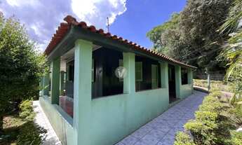 Imagem 3: Casa com amplo pátio e muito área verde