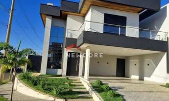 Imagem: Casa de condomínio em Rua Rosa Arco-Íris