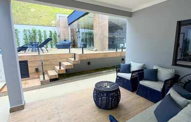 Imagem 2: Casa de Alto Padrão com Arquitetura Moderna e Acabamento Preminum