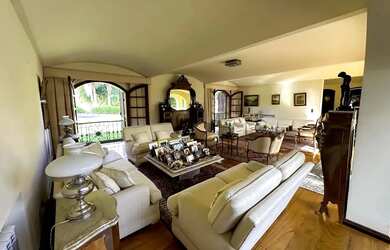 Imagem 6: Casa Clássica Alto Padrão em Condomínio Exclusivo