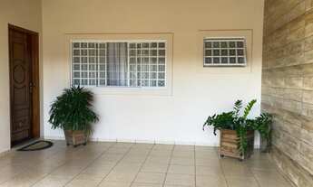 Imagem 2: Casa com três quartos e edícula no Jardim Estoril