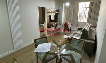 Imagem 3: Apartamento térreo com área externa, 2 quartos, dependências, debruçado na Praça Saens Pen