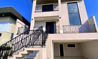 Imagem: Lindo sobrado com 3 suítes e piscina no