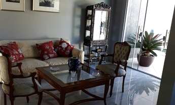 Imagem 3: Casa para aluguel e venda possui 350 metros quadrados com 4 quartos.