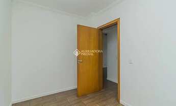 Imagem 5: Apartamento para aluguel possui 75 metros quadrados com 2 quartos em Petrópolis - Porto Al