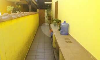 Imagem 2: Sobrado com passagem lateral e bem localizado!