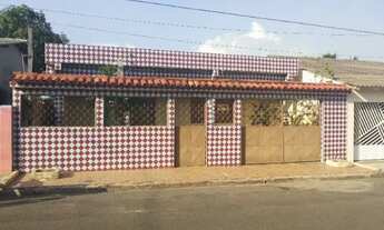 Imagem: Casa, 4 quartos, 2 banheiros, sala, sala