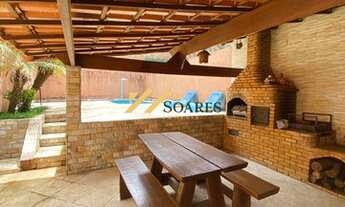 Imagem: Casa em meio lote com piscina e área gourmet