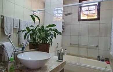 Imagem 6: Casa de condomínio para venda tem 220 metros quadrados com 4 quartos