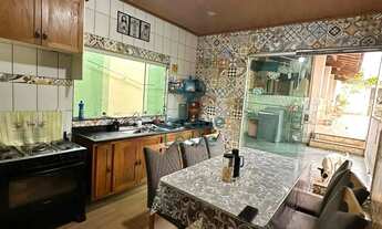 Imagem 2: Casa de 4 quartos e quintal no SAUDADE