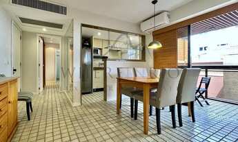 Imagem 5: Apartamento com varanda e vista lateral da Praia de Ipanema