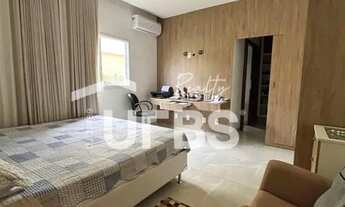 Imagem 7: Excelente casa térrea mobiliada à venda, com 360m², 3 suítes e localização privilegiada no