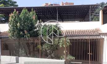 Imagem 2: Casa linear com 3 quartos e cobertura / Ótima localização perto dos comércios