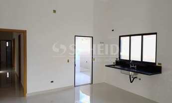 Imagem 3: Casa térrea com três dormitórios sendo um suíte e duas vagas de garagem