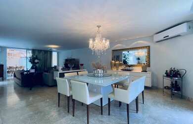 Imagem 2: Casa de condomínio para venda tem 526 metros quadrados com 5 quartos