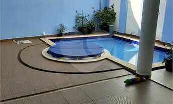 Imagem 4: Sobrado de Alto Padrão para Venda com Piscina no Alto de Santana