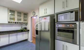 Imagem 6: Apartamento com 124m² repleto de armários planejados, 4 dormitórios sendo 1 suíte com clos