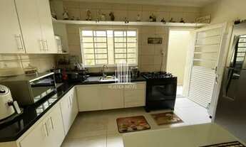 Imagem 3: SOBRADO RESIDENCIAL DE 350M² POSSUI 3 DORMITÓRIOS (2 SUÍTES) 3 BANHEIROS E 2 VAGAS Á VEND